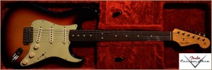 Fender Custom Shop 1964 Stratocaster 3-Tone Sunburst Closet 019