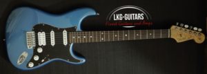 Fender CS Strat Modern Blau 014